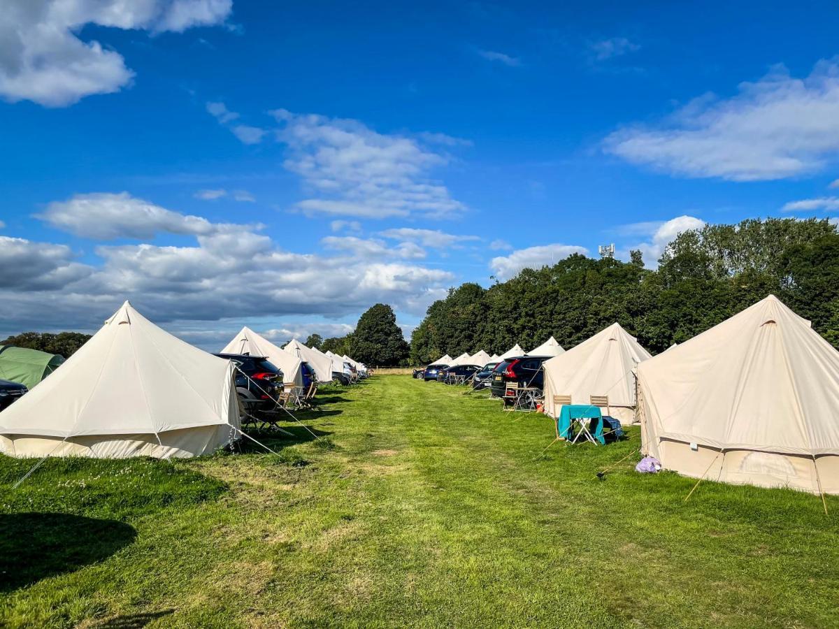 Silverstone Glamping And Pre-Pitched Camping With Intentsgp Hotel Exterior photo