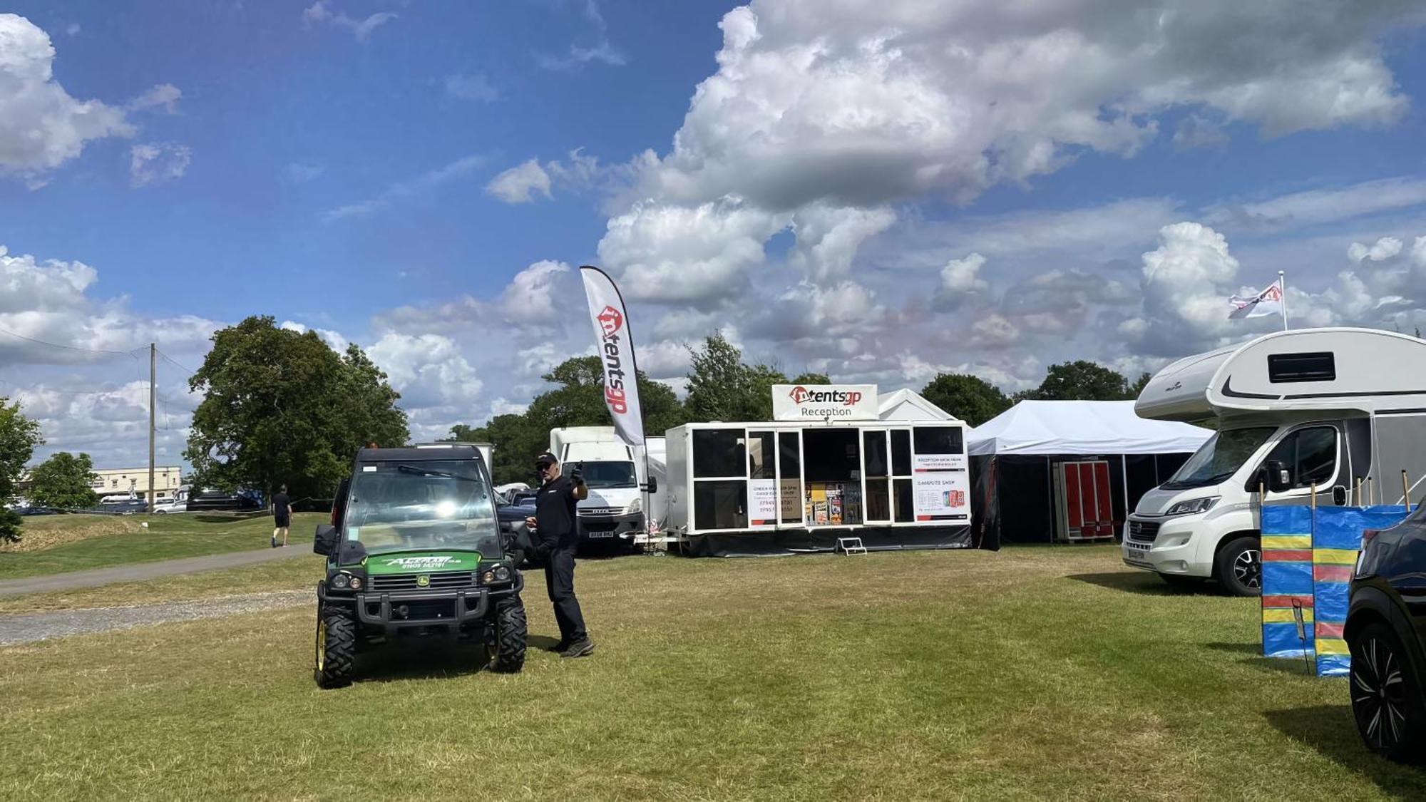 Silverstone Glamping And Pre-Pitched Camping With Intentsgp Hotel Exterior photo